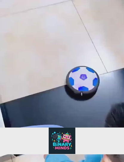 Zeminde yüzen Futbol Topu